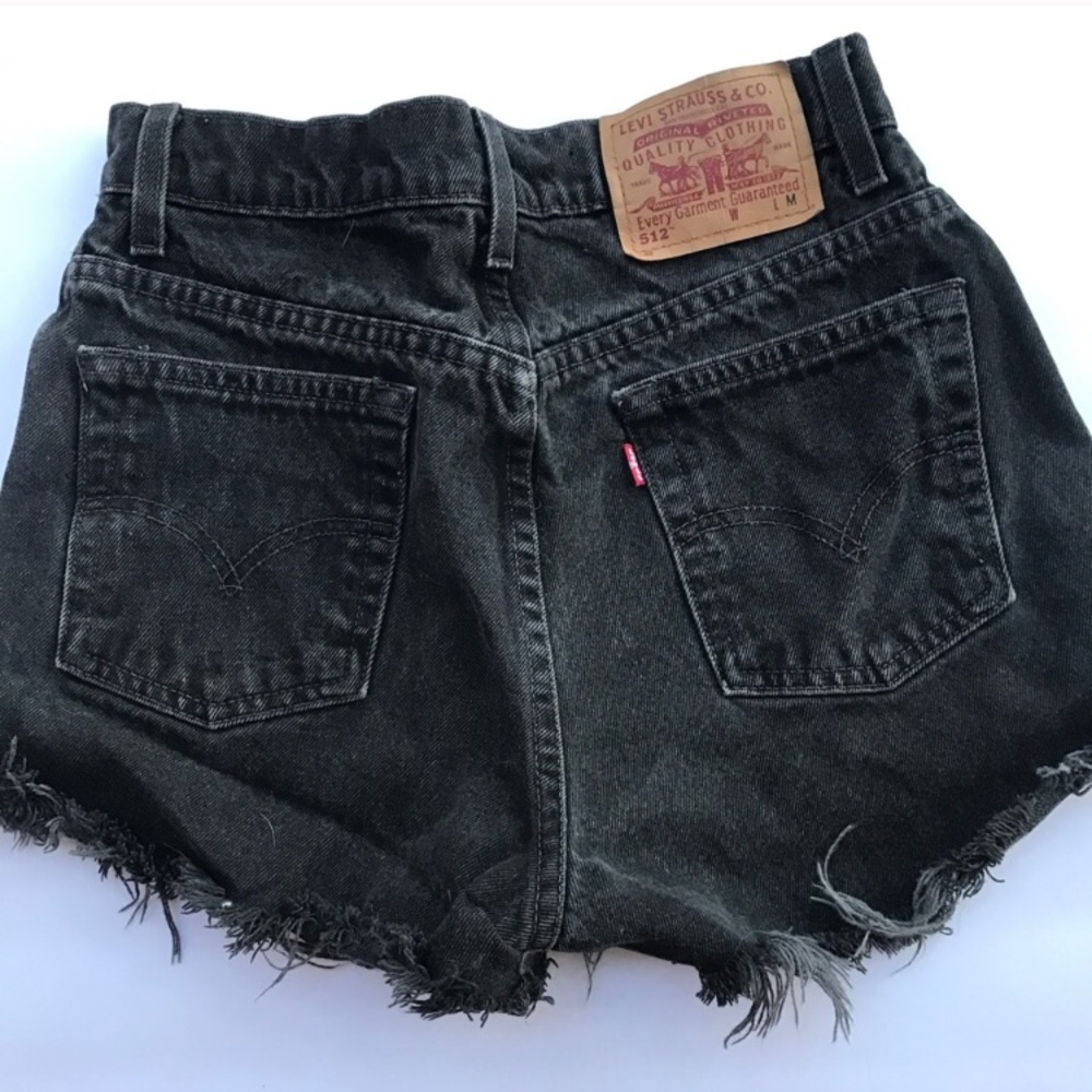 High waisted black Levi’s shorts
